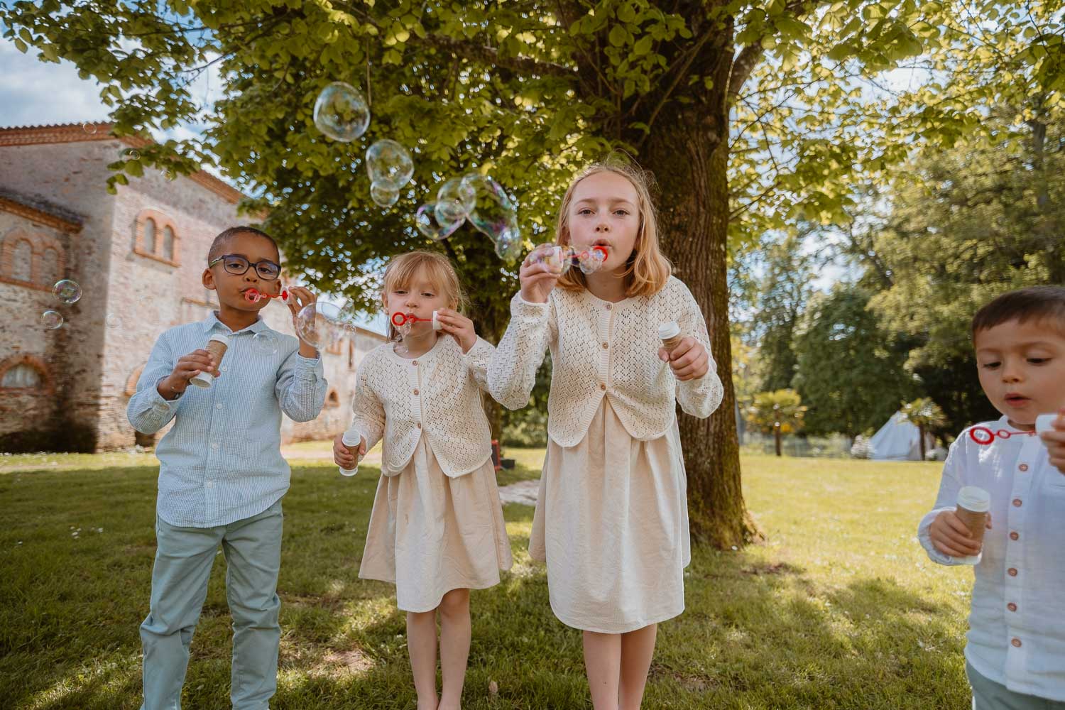 reportage photo lifestyle instants de vie cocktail mariage— Château du Coing à Saint Fiacre sur Maine