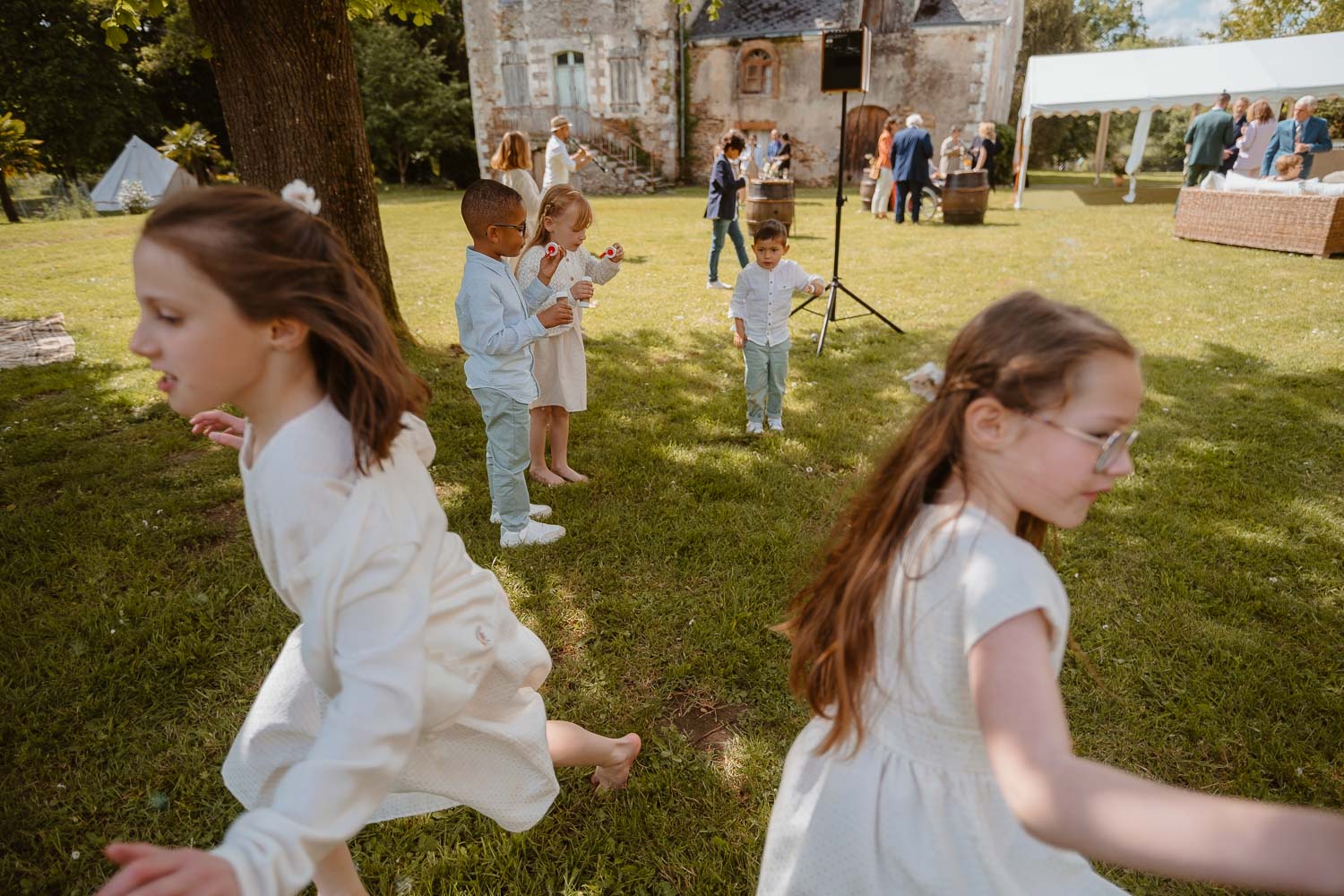 reportage photo lifestyle instants de vie cocktail mariage— Château du Coing à Saint Fiacre sur Maine