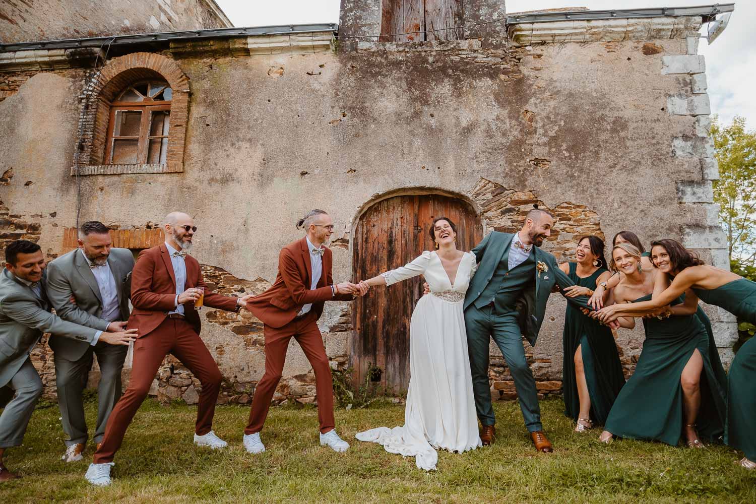 reportage photo groupe fun mariage— Château du Coing à Saint Fiacre sur Maine