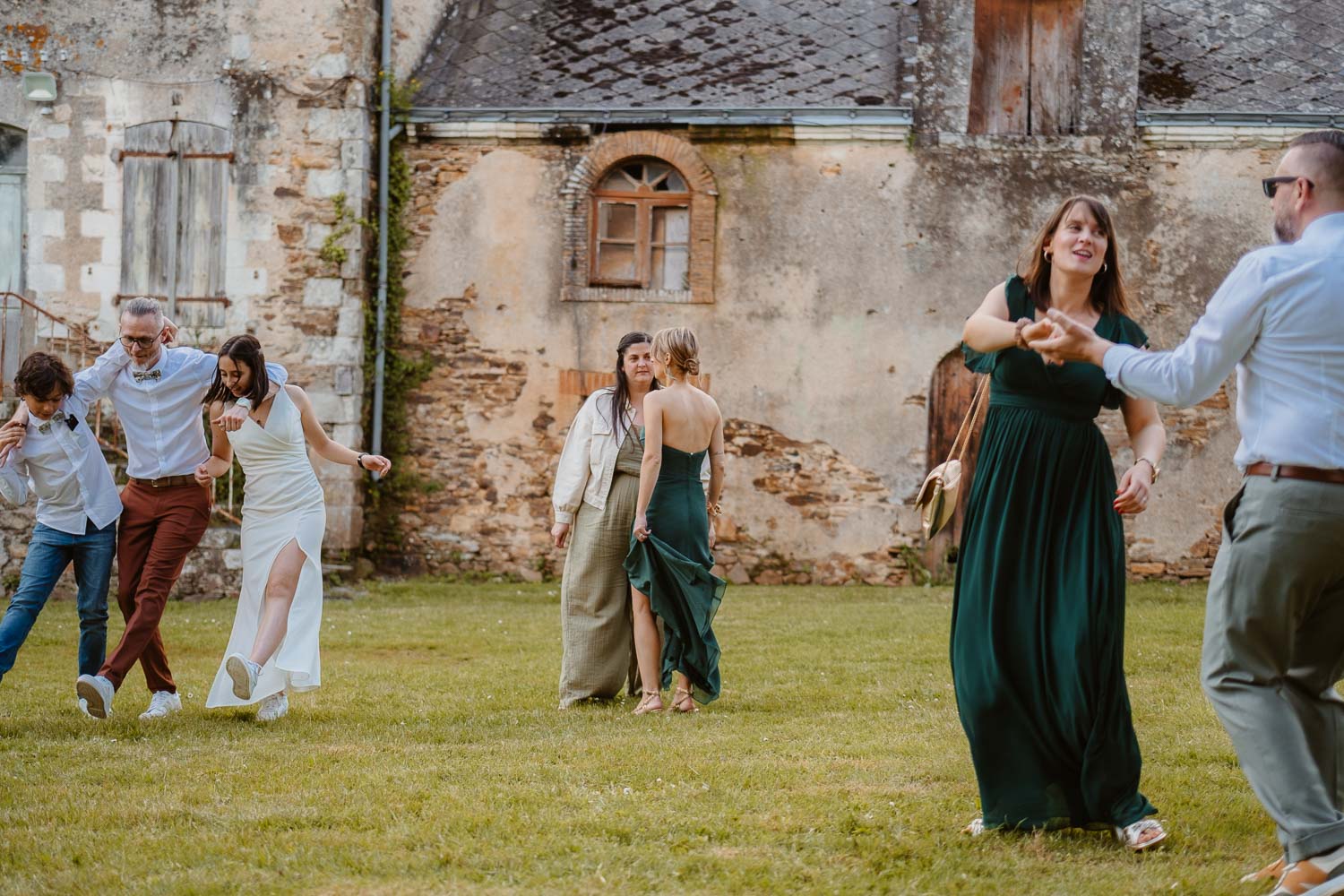 reportage photo lifestyle instants de vie cocktail mariage— Château du Coing à Saint Fiacre sur Maine