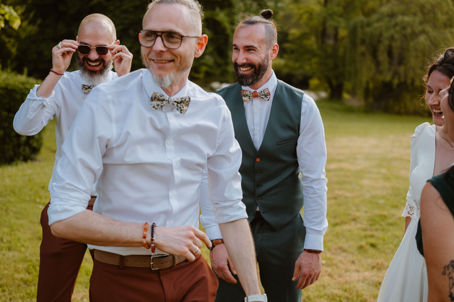 reportage photo groupe fun mariage— Château du Coing à Saint Fiacre sur Maine