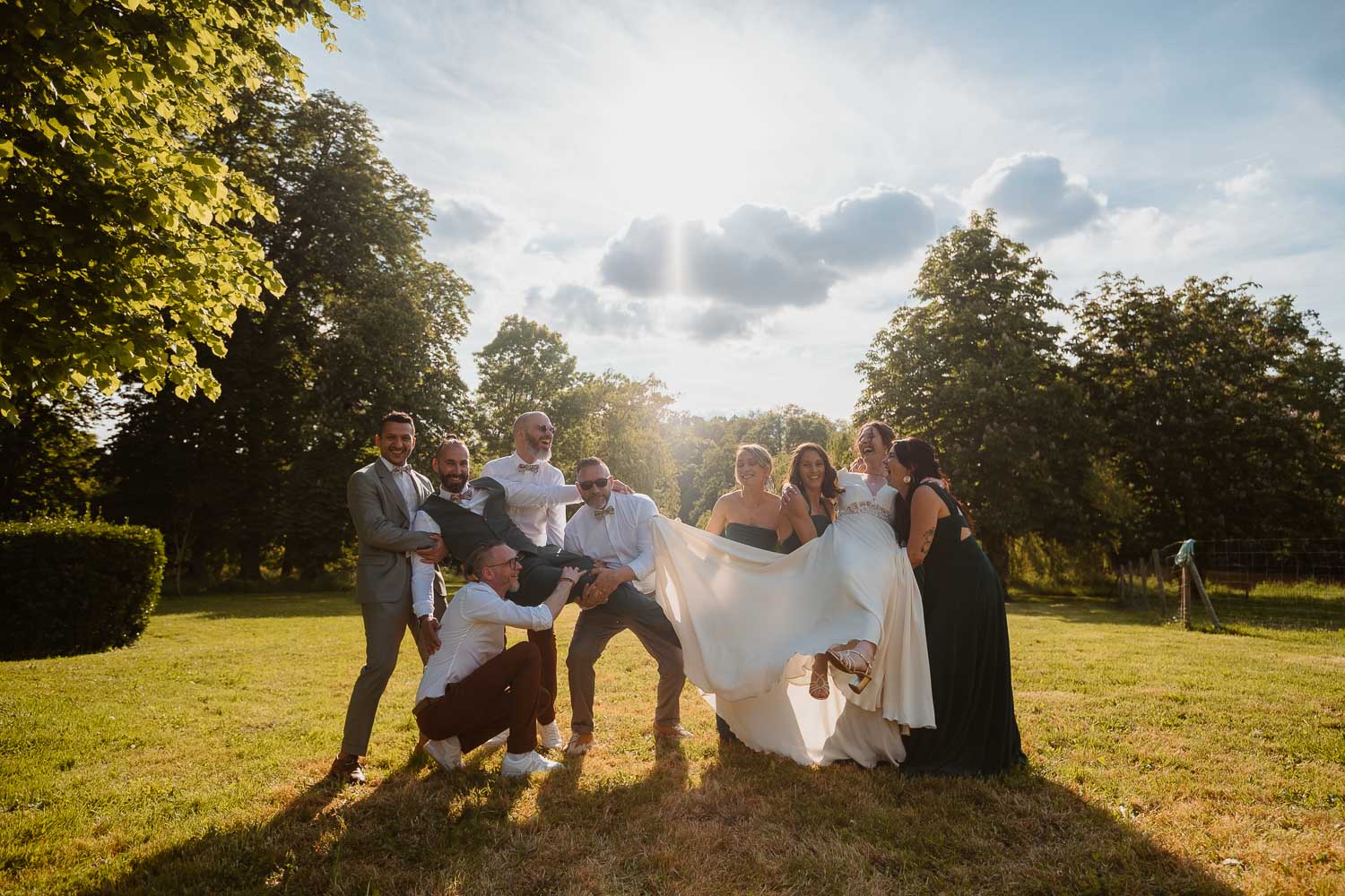 reportage photo groupe fun mariage— Château du Coing à Saint Fiacre sur Maine