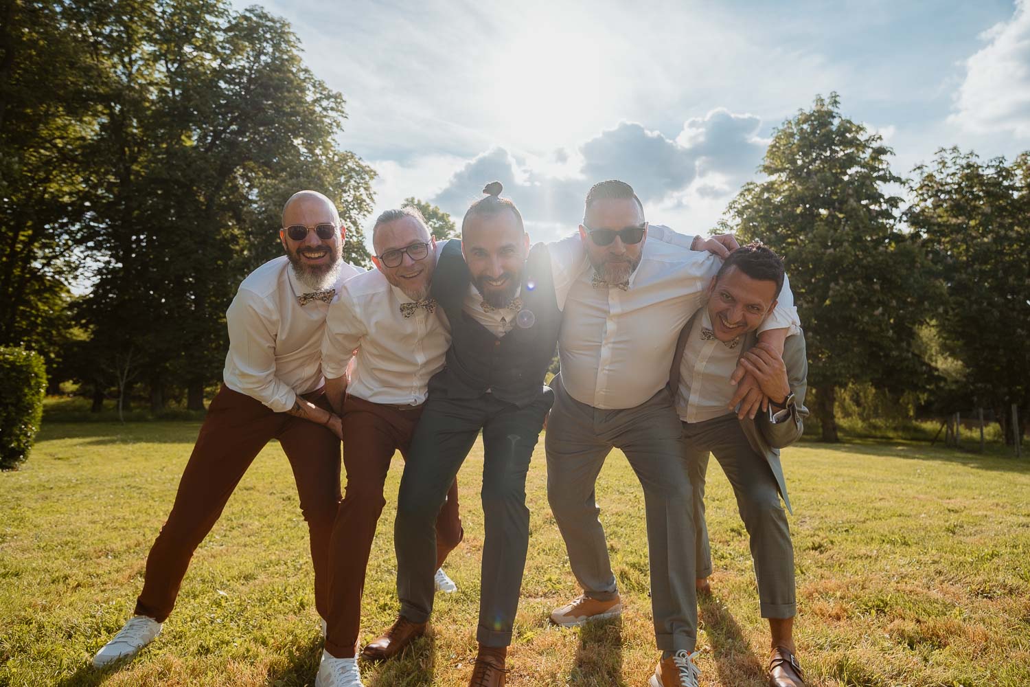 reportage photo groupe fun mariage— Château du Coing à Saint Fiacre sur Maine