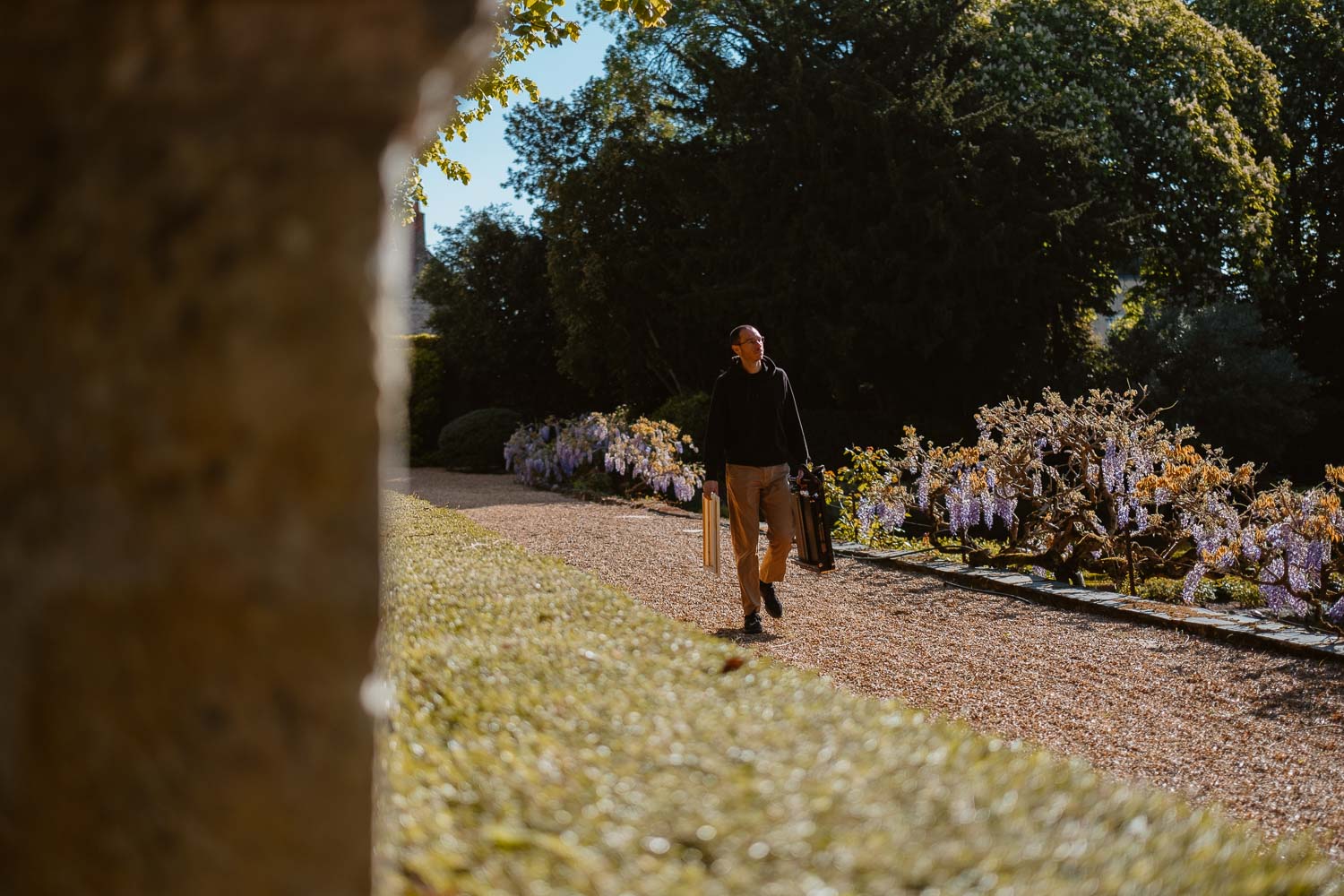 Séance photo reportage portrait artiste peintre achitecture Sami Toualit à Savennières (49)