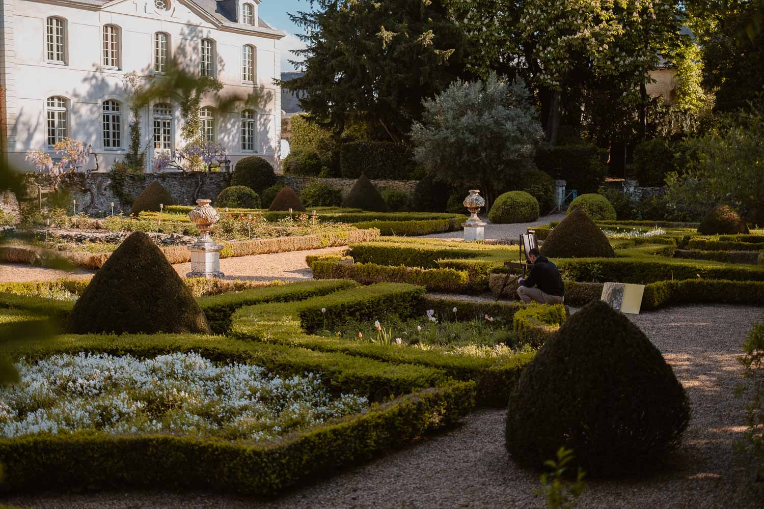 Séance photo reportage portrait artiste peintre achitecture Sami Toualit à Savennières (49)