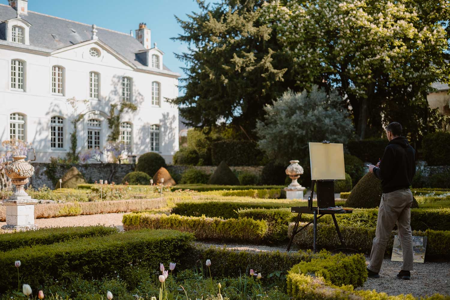 Séance photo reportage portrait artiste peintre achitecture Sami Toualit à Savennières (49)