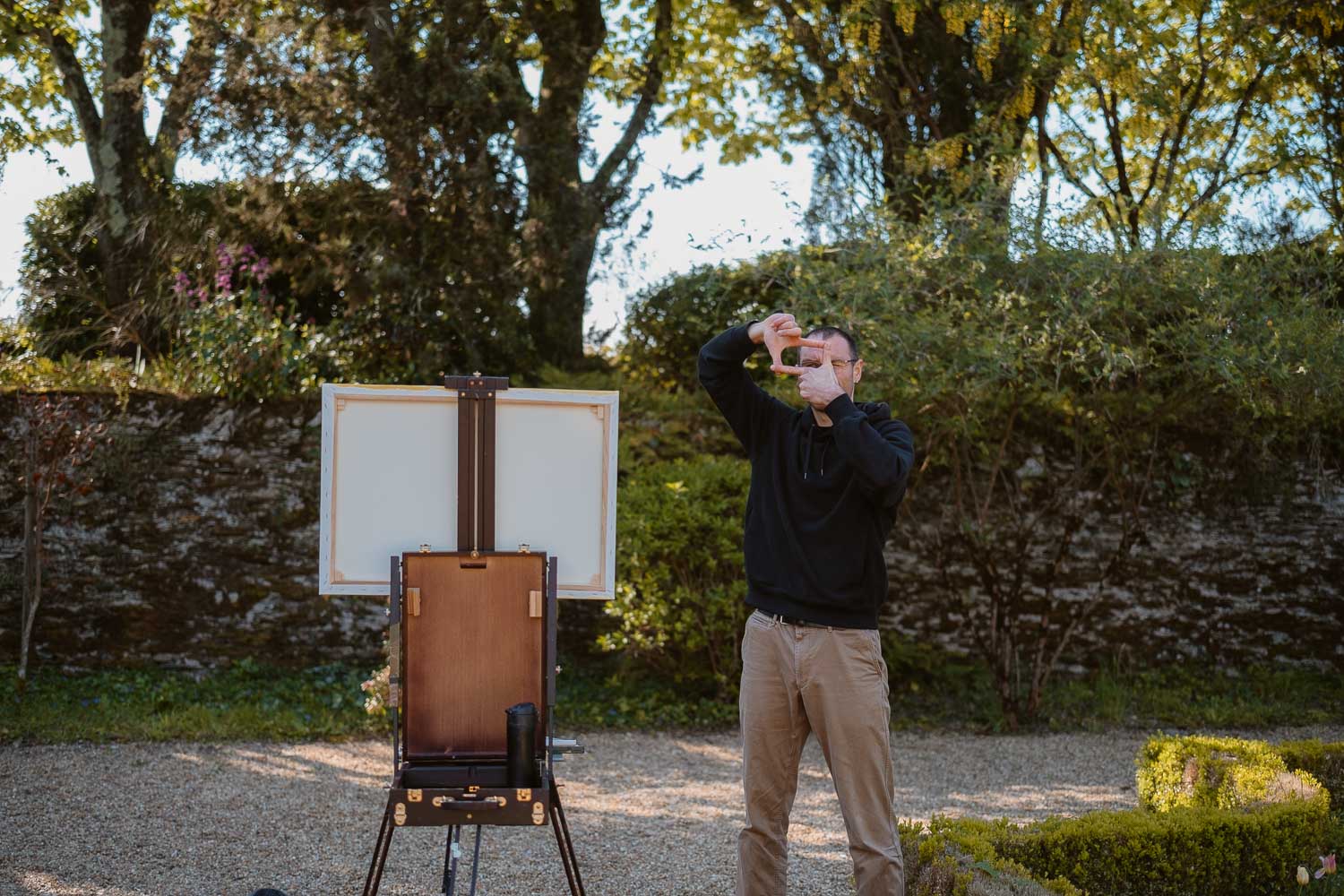 Séance photo reportage portrait artiste peintre achitecture Sami Toualit à Savennières (49)