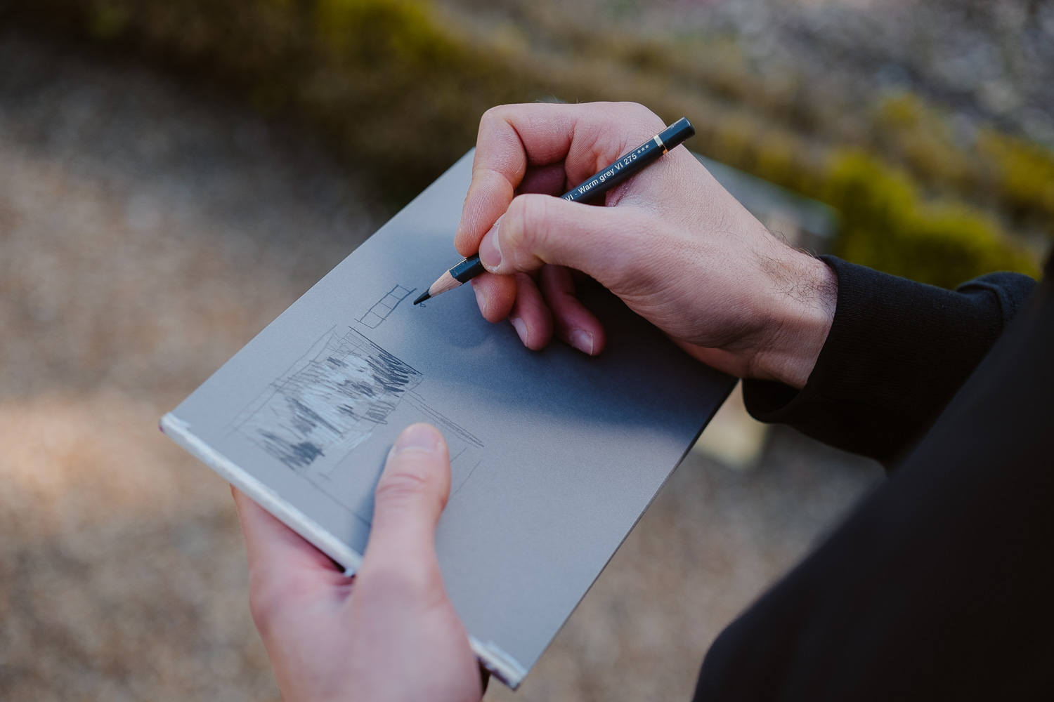 Séance photo reportage portrait artiste peintre achitecture Sami Toualit à Savennières (49)