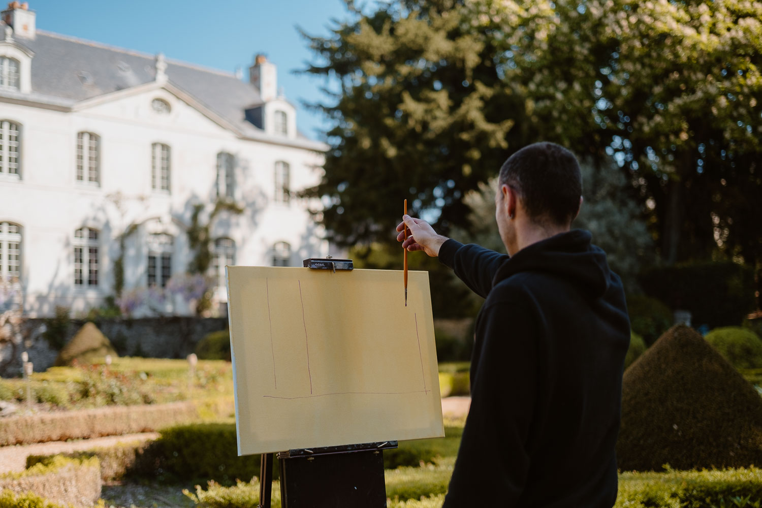 Séance photo reportage portrait artiste peintre achitecture Sami Toualit à Savennières (49)