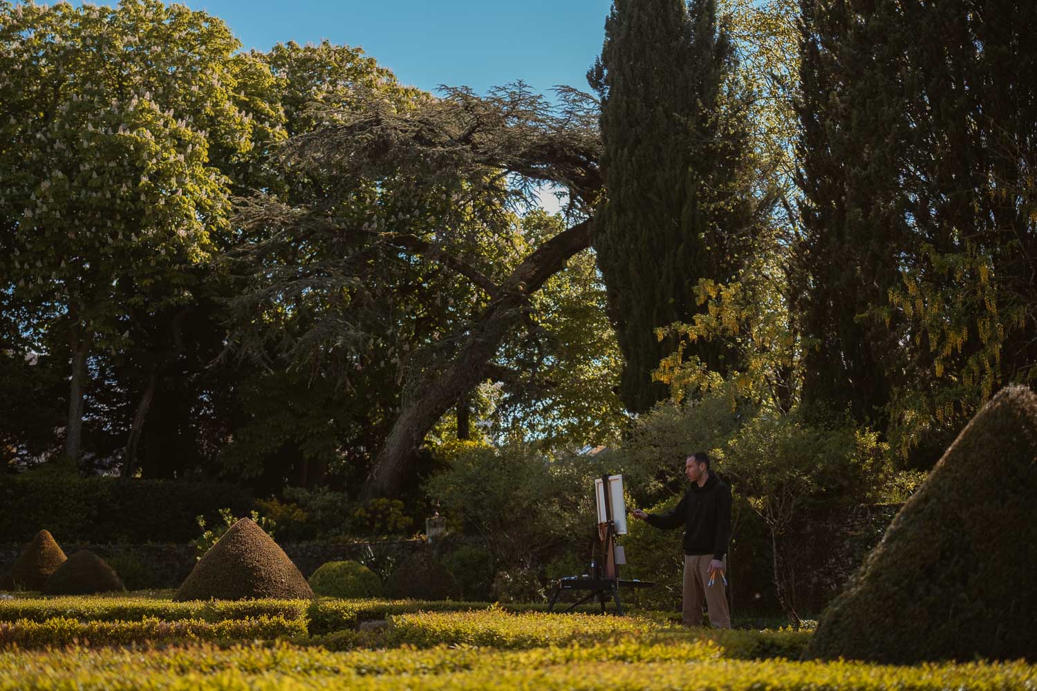 Séance photo reportage portrait artiste peintre achitecture Sami Toualit à Savennières (49)