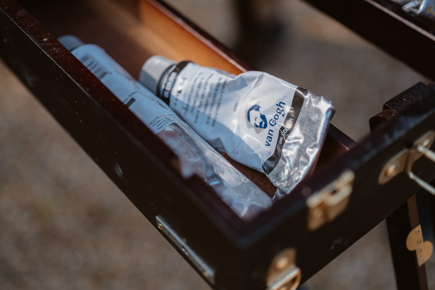 Séance photo reportage portrait artiste peintre achitecture Sami Toualit à Savennières (49)