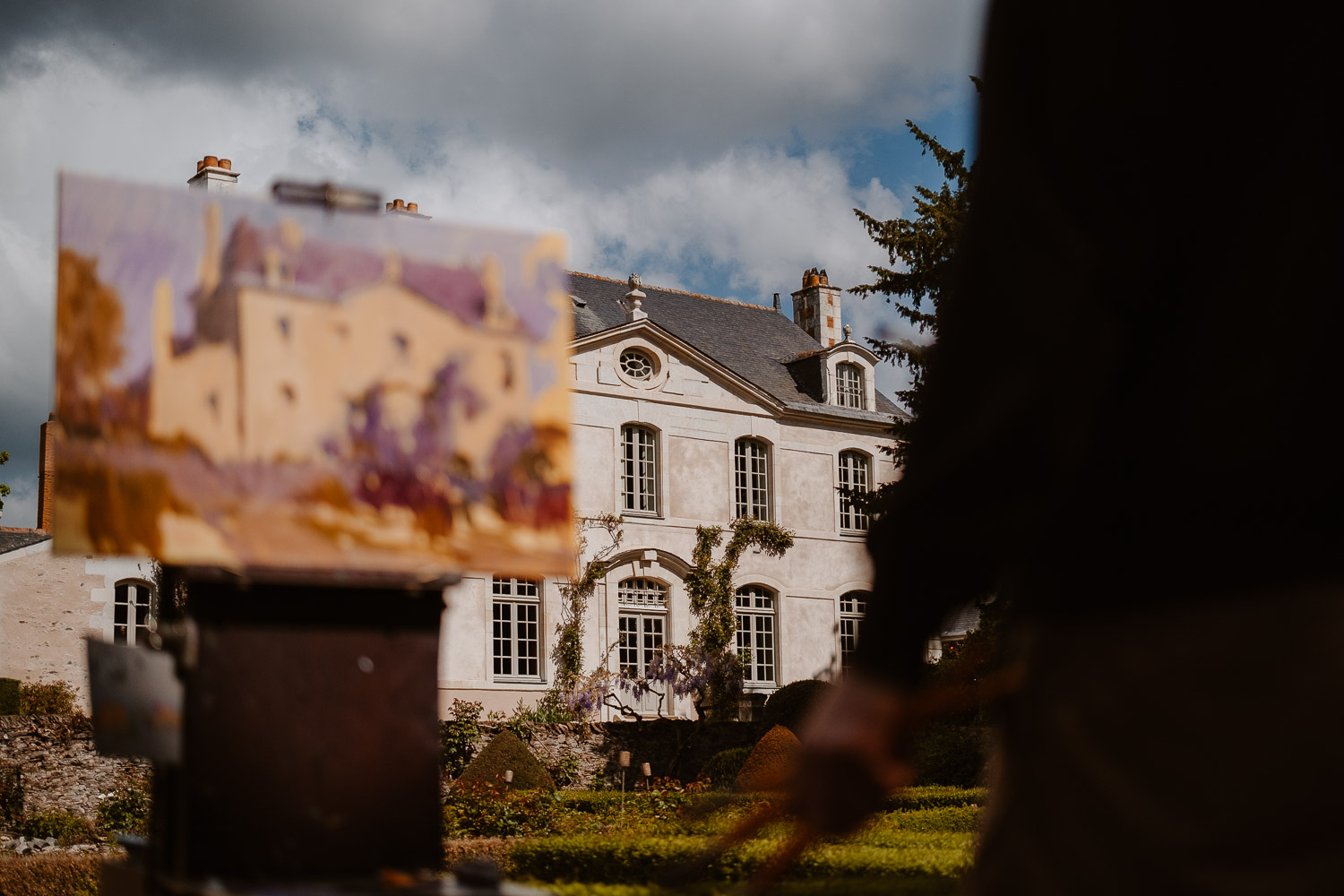 Séance photo reportage portrait artiste peintre achitecture Sami Toualit à Savennières (49)
