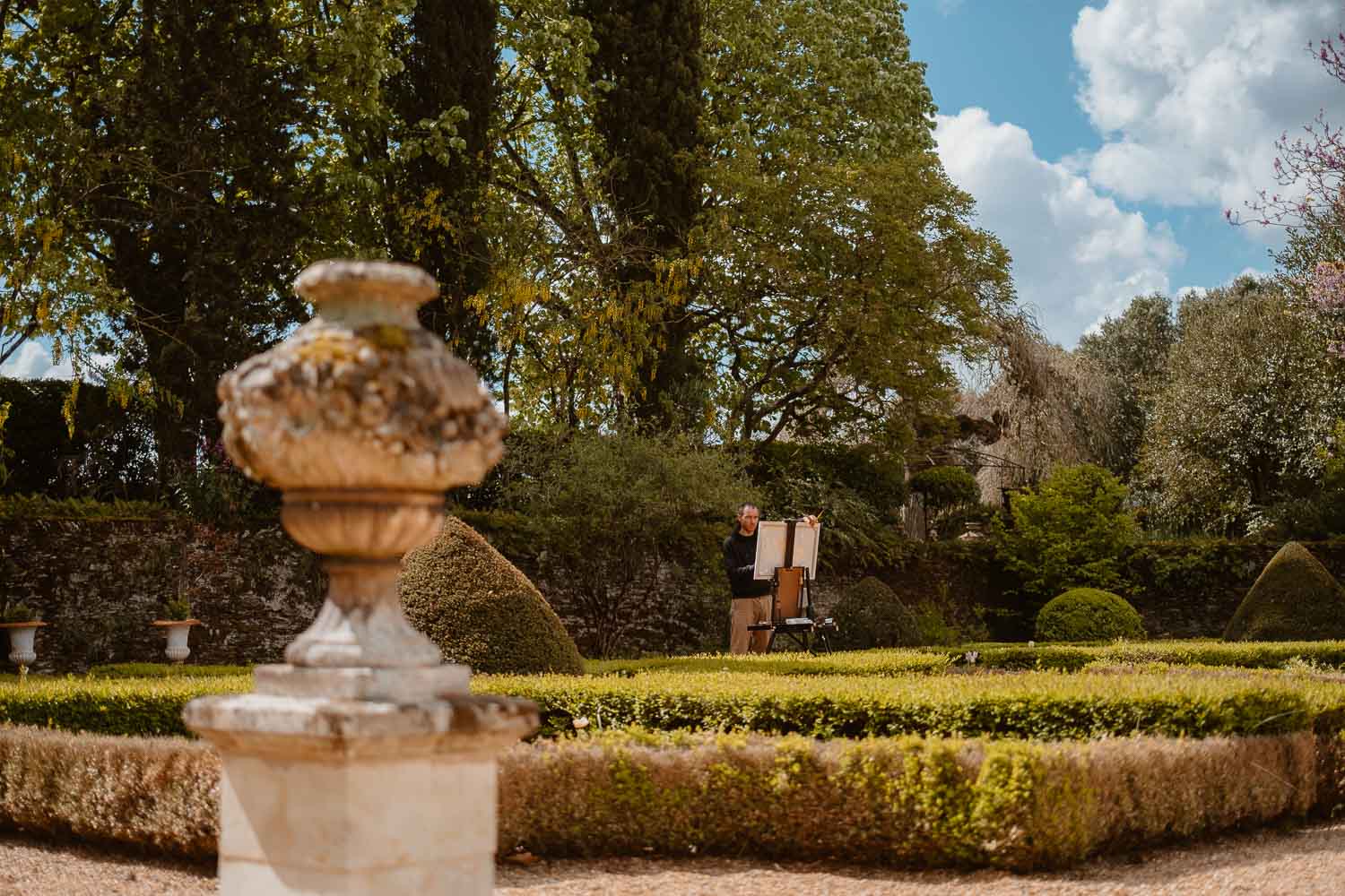 Séance photo reportage portrait artiste peintre achitecture Sami Toualit à Savennières (49)