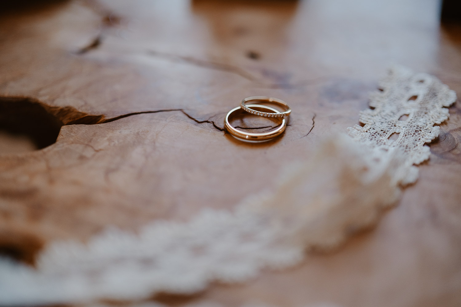 reportage photo préparatifs mariage — Château du Bois Guy à Parigné