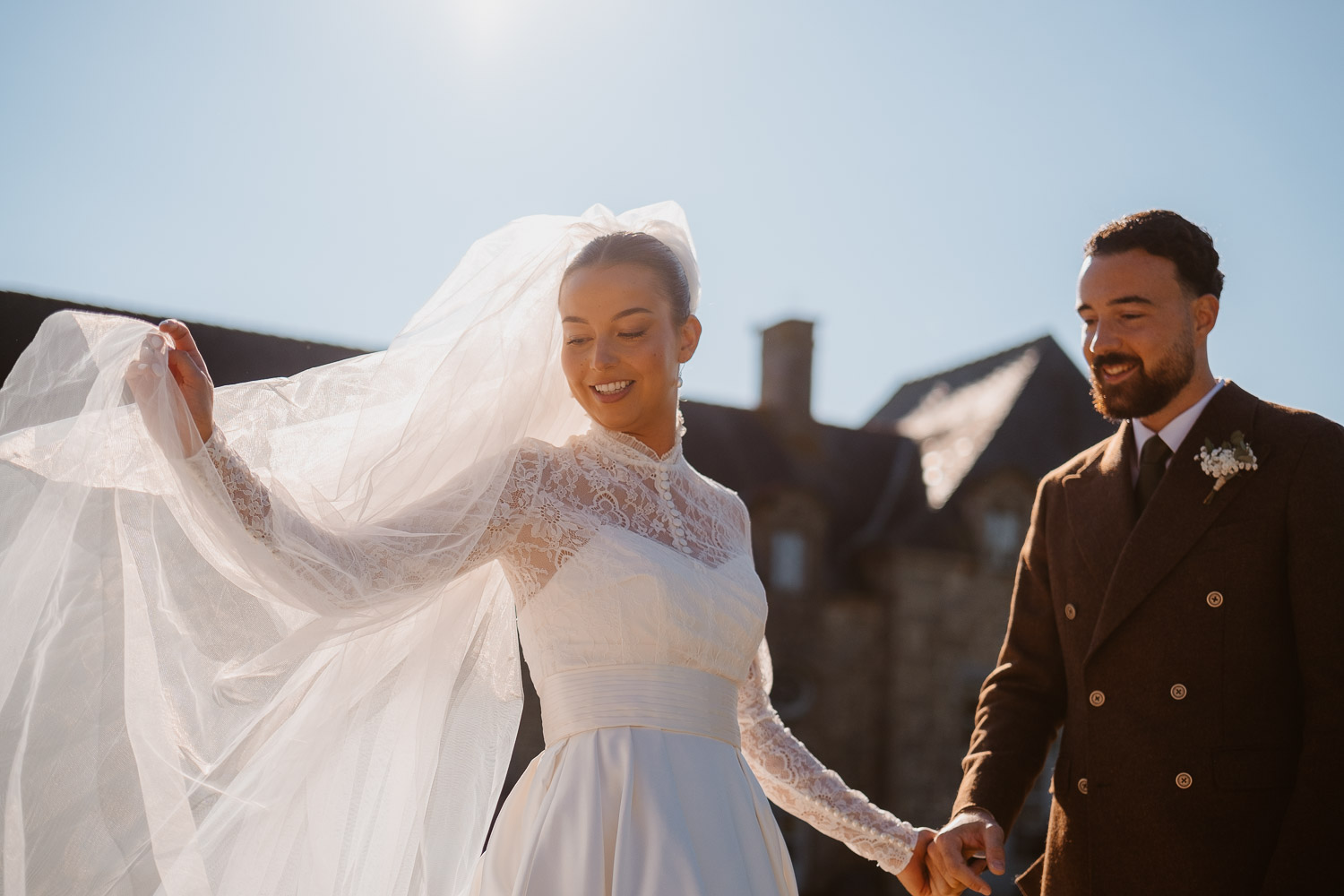 reportage photo lifestyle mariage automne — Château du Bois Guy à Parigné