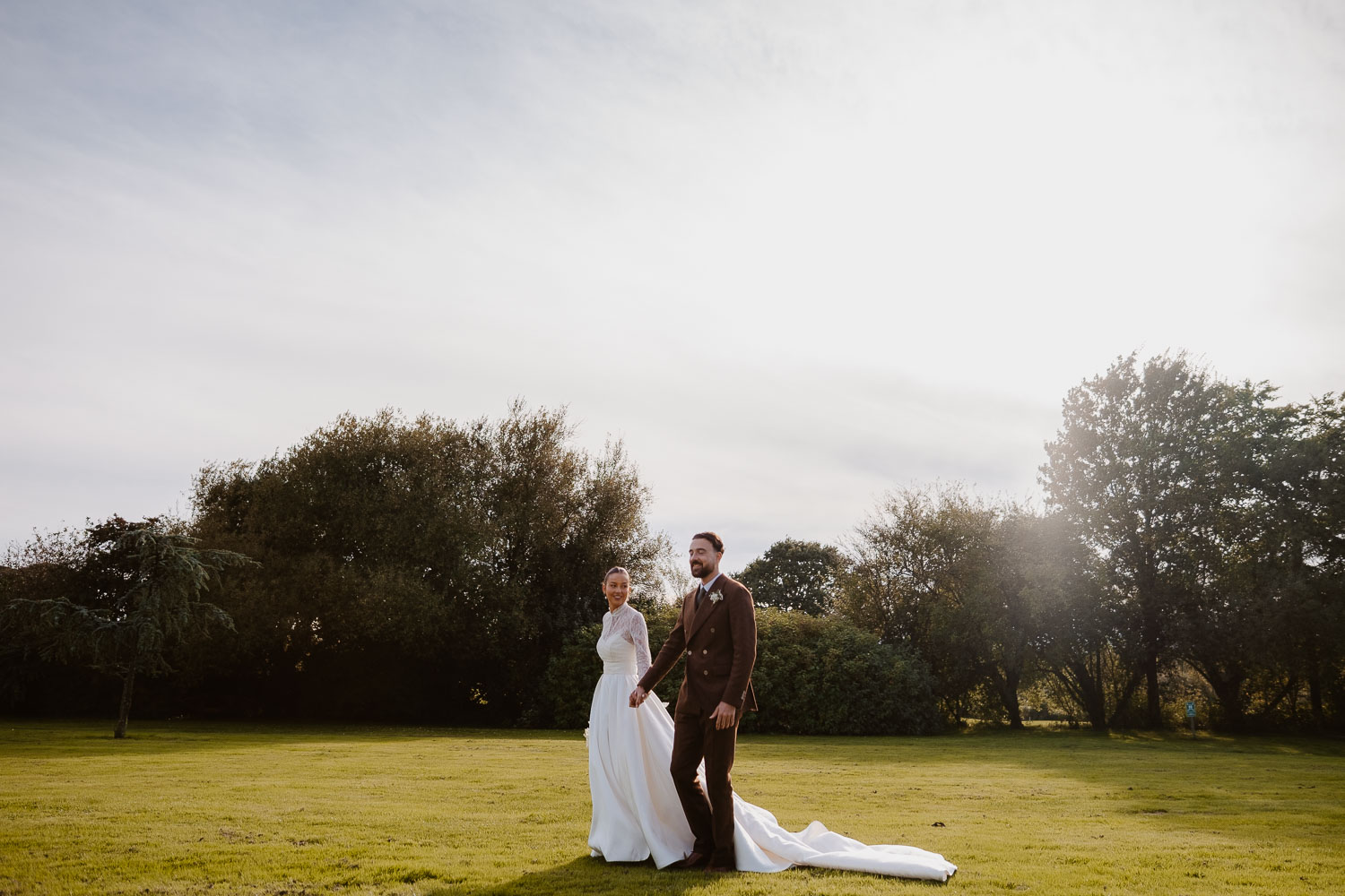 séance photo couple jeunes mariés — Château du Bois Guy à Parigné