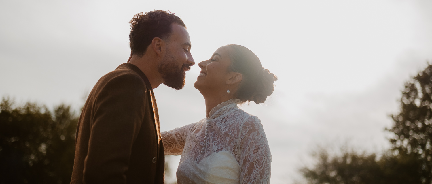 séance photo couple jeunes mariés — Château du Bois Guy à Parigné
