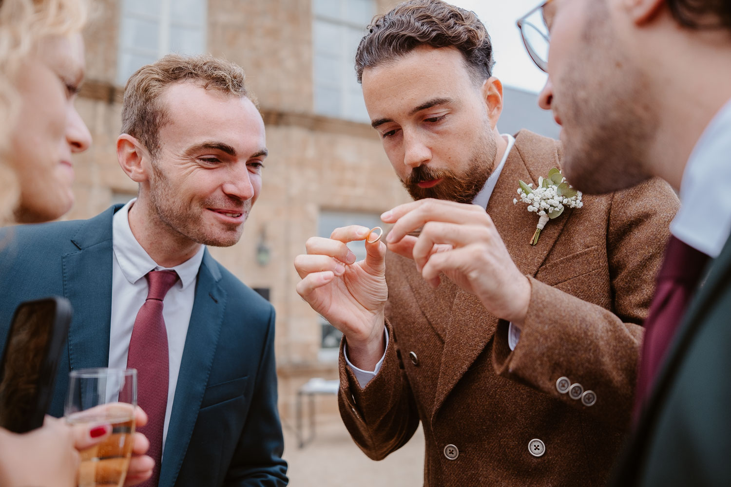 reportage photo lifestyle instants de vie cocktail mariage— Château du Bois Guy à Parigné