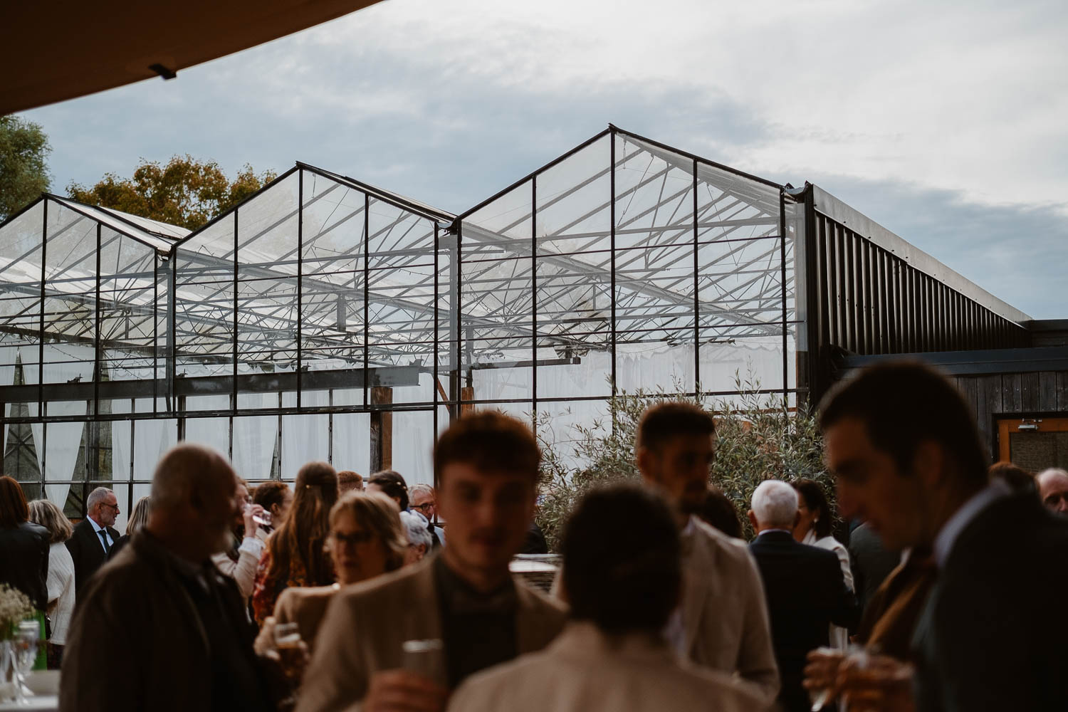 reportage photo lifestyle instants de vie cocktail mariage— Château du Bois Guy à Parigné