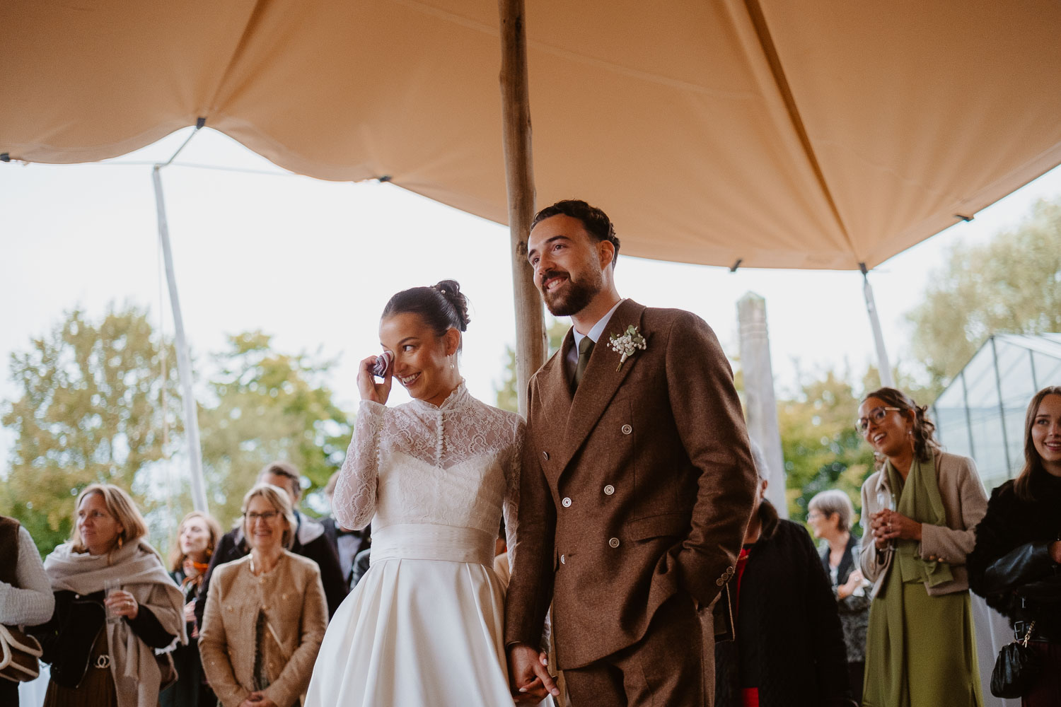 reportage photo lifestyle instants de vie cocktail mariage— Château du Bois Guy à Parigné