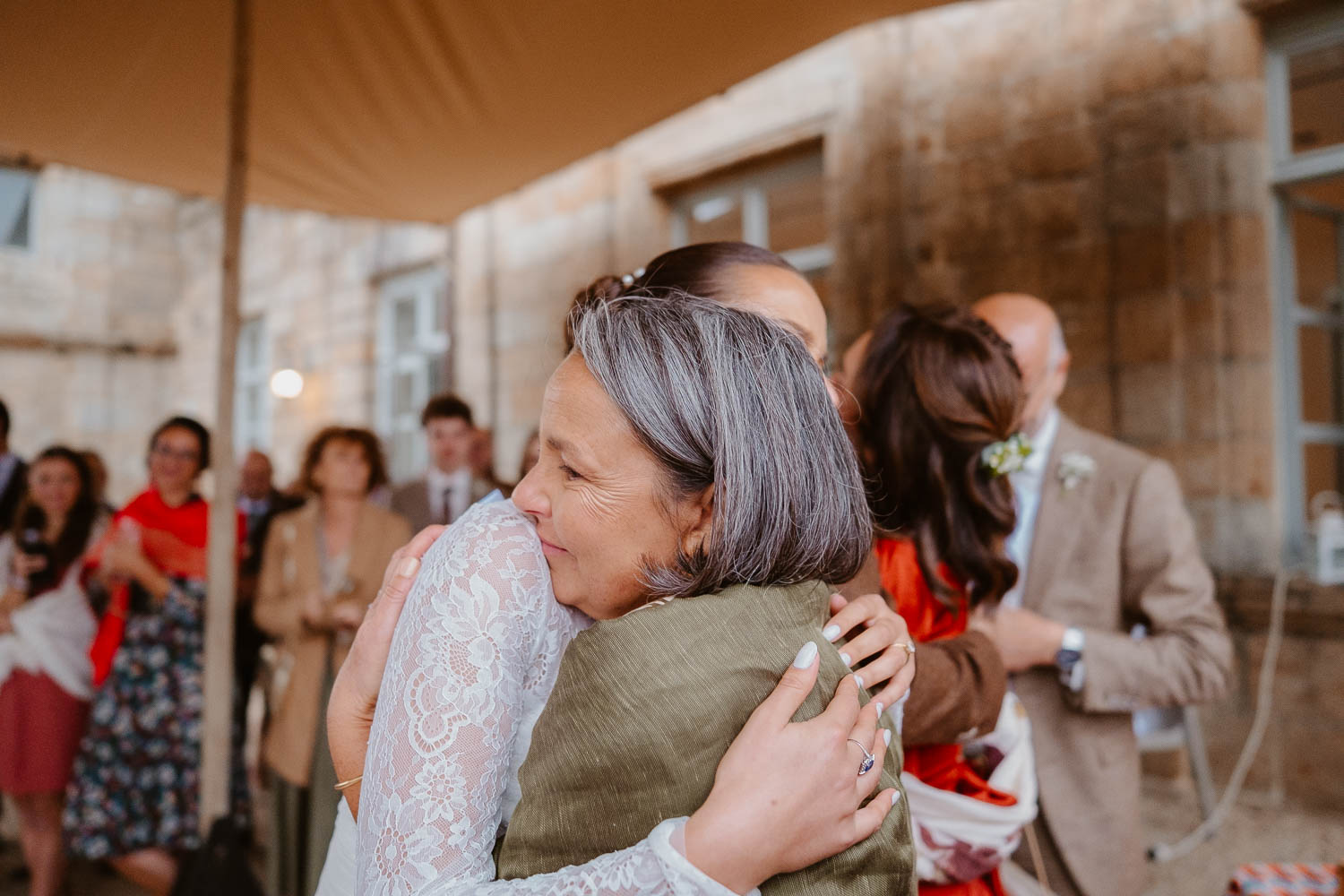 reportage photo lifestyle instants de vie cocktail mariage— Château du Bois Guy à Parigné