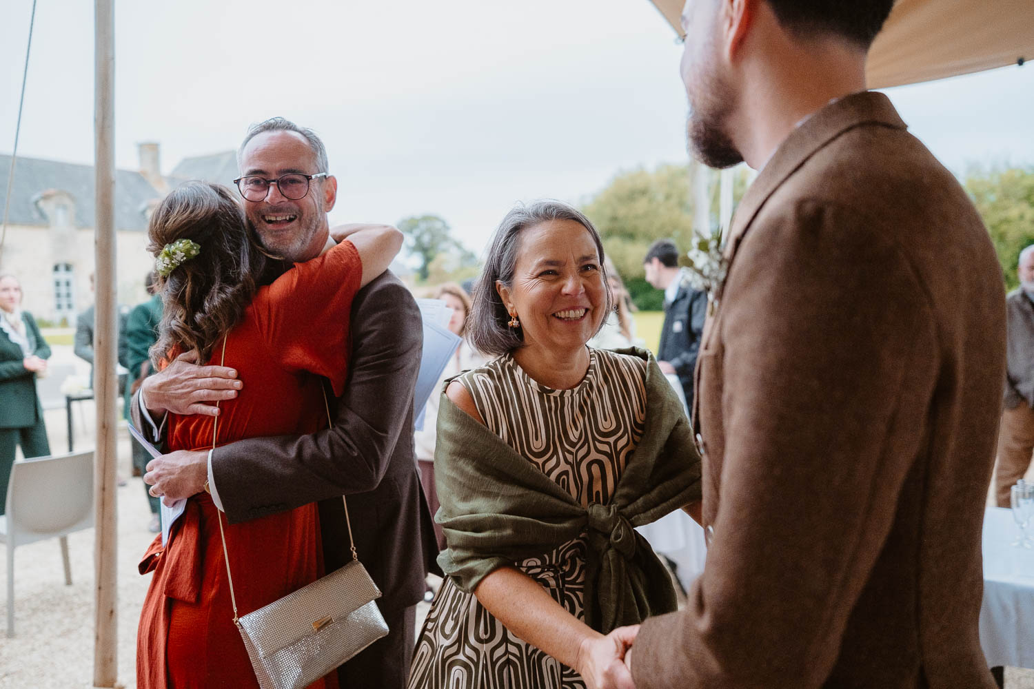 reportage photo lifestyle instants de vie cocktail mariage— Château du Bois Guy à Parigné