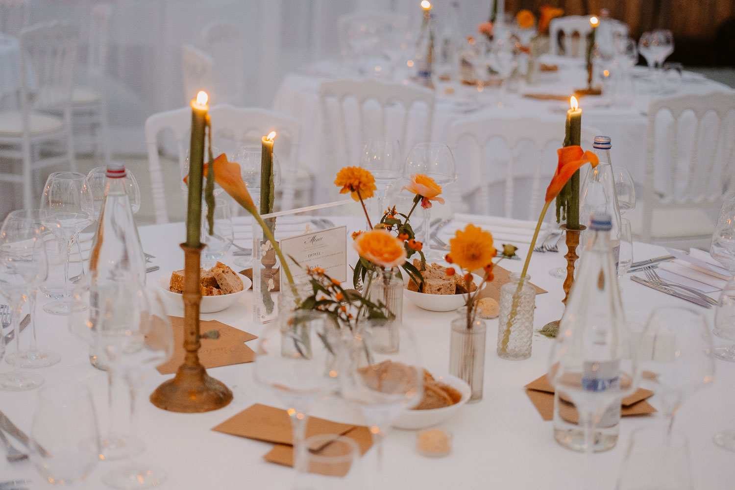 décoration salle tables mariage— Château du Bois Guy à Parigné