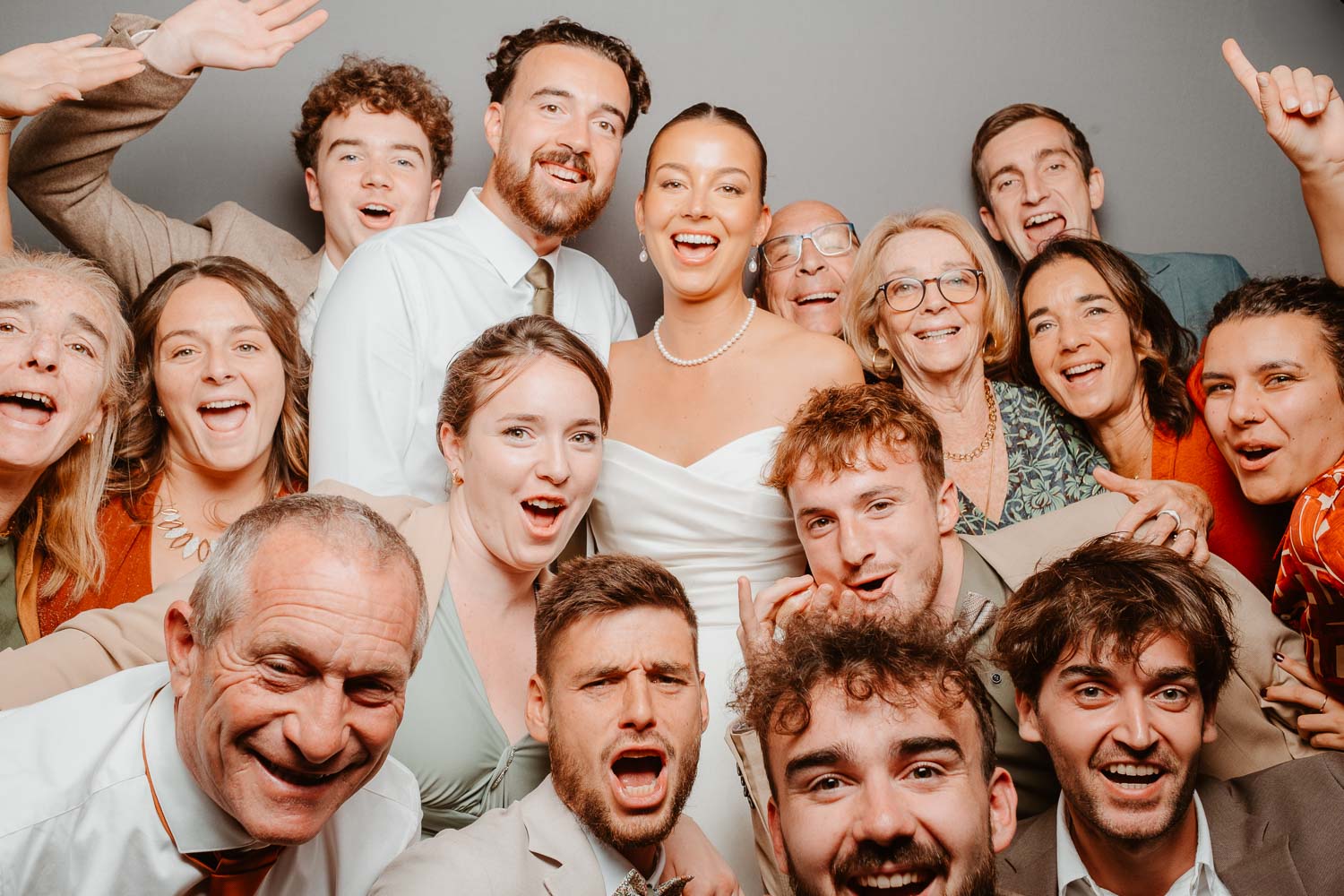 studio photo fun photomaton soirée mariage — Château du Bois Guy à Parigné