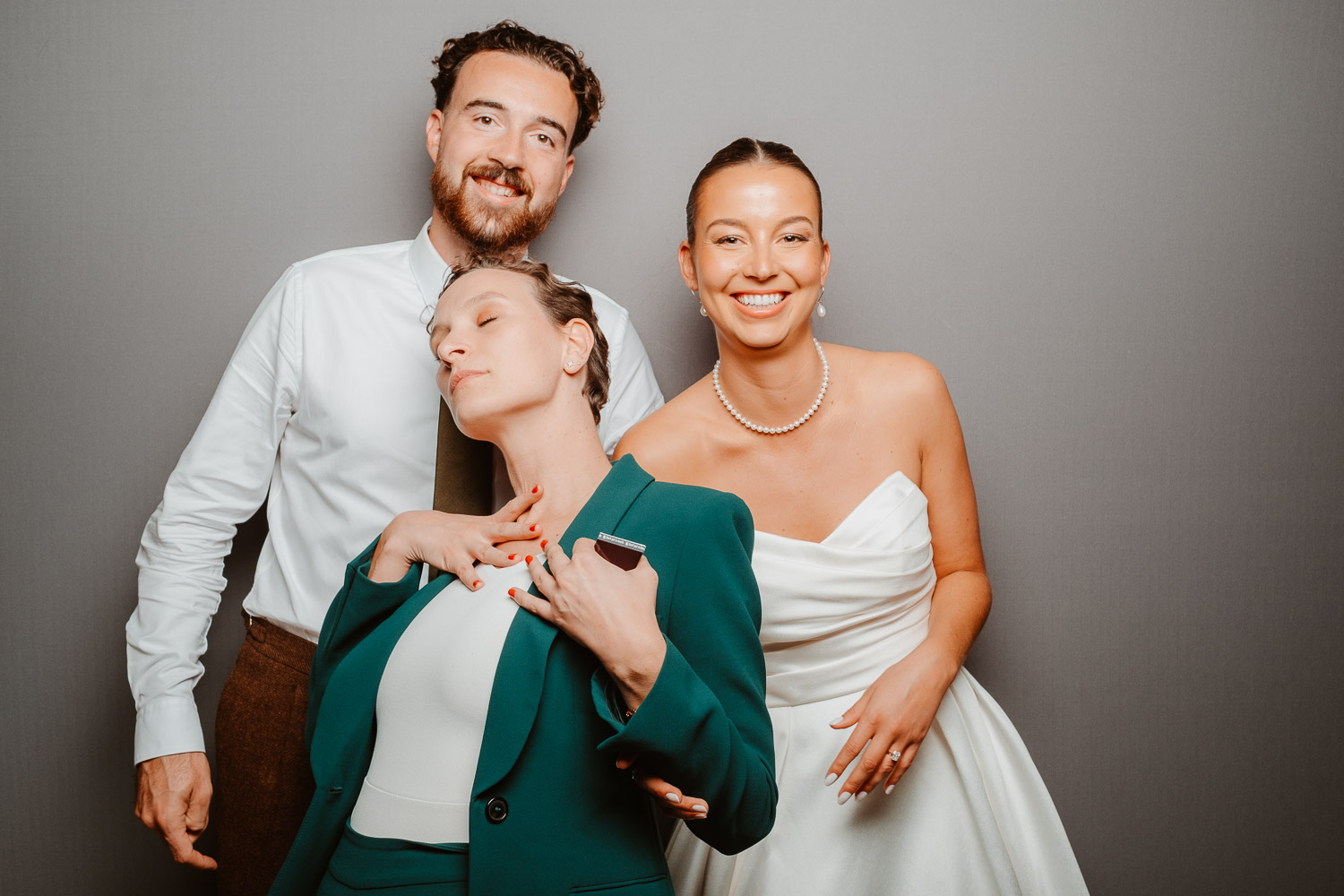 studio photo fun photomaton soirée mariage — Château du Bois Guy à Parigné