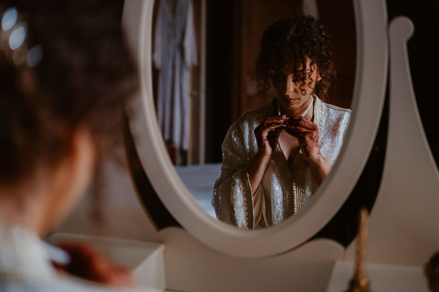 reportage photo préparatifs mariage — Château de la Rairie à Pont Saint Martin
