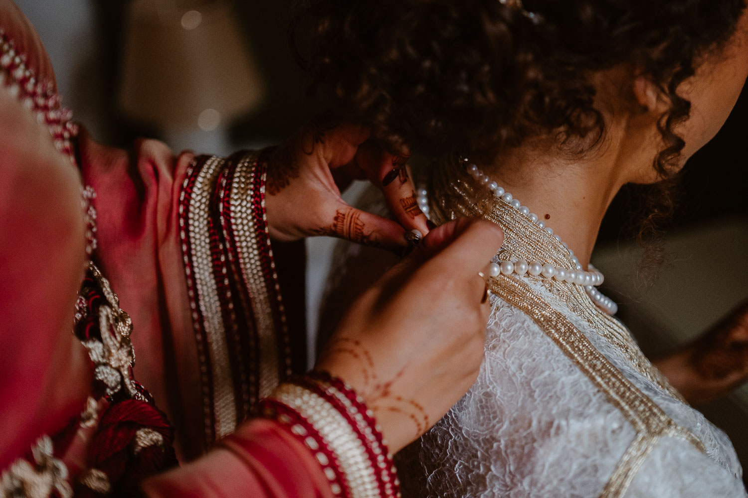 reportage photo préparatifs mariage — Château de la Rairie à Pont Saint Martin