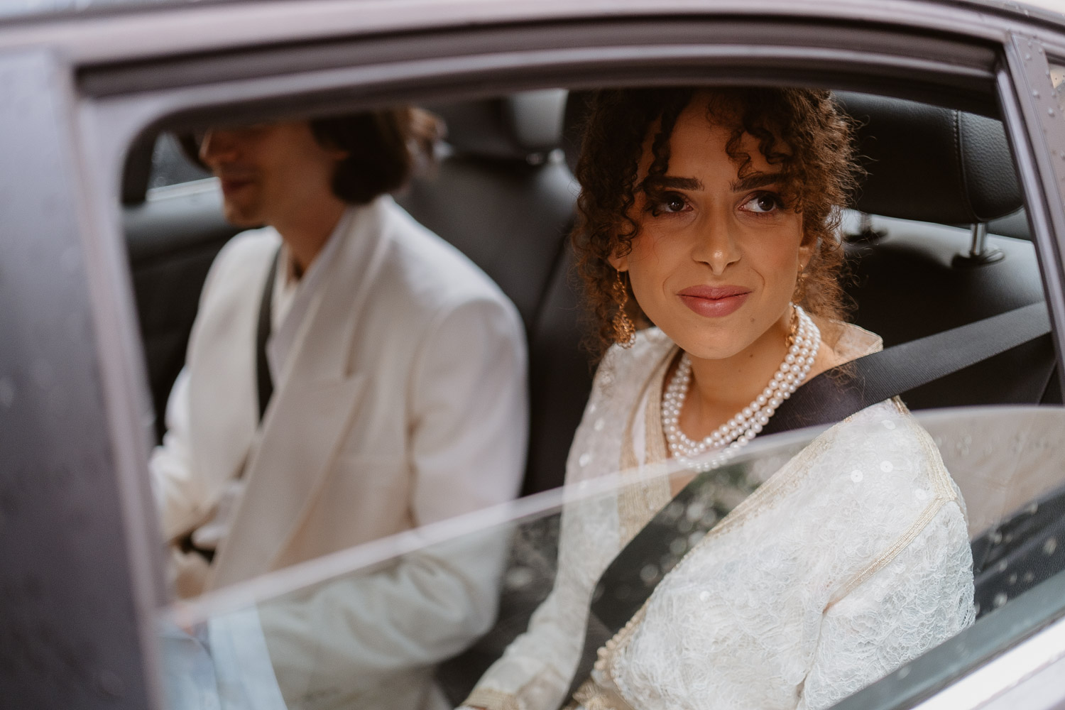 reportage photo lifestyle mariage automne — Château de la Rairie à Pont Saint Martin