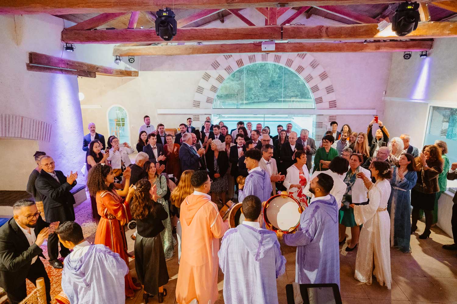reportage photo lifestyle instants de vie cocktail mariage— Château de la Rairie à Pont Saint Martin