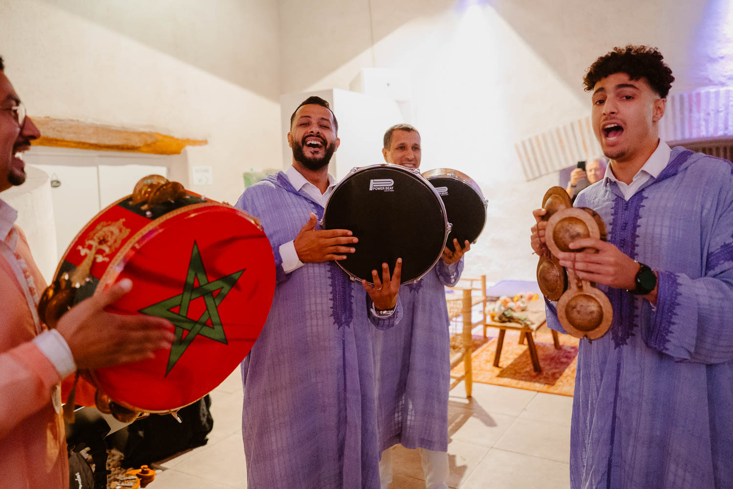 reportage photo lifestyle instants de vie cocktail mariage— Château de la Rairie à Pont Saint Martin