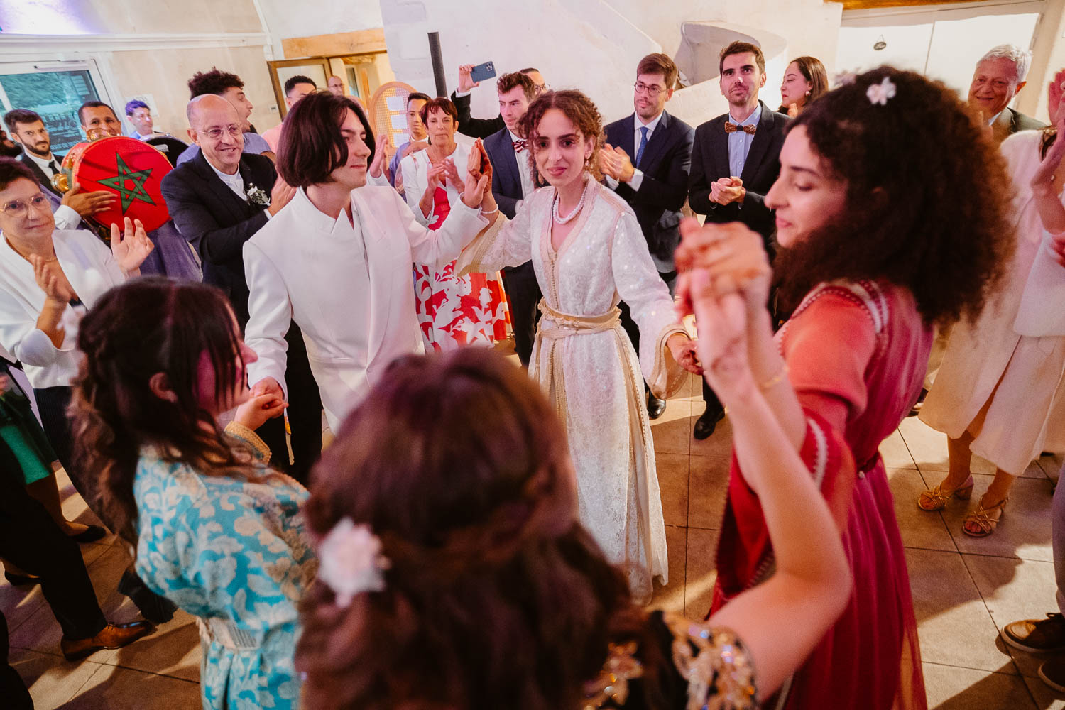 reportage photo lifestyle instants de vie cocktail mariage— Château de la Rairie à Pont Saint Martin
