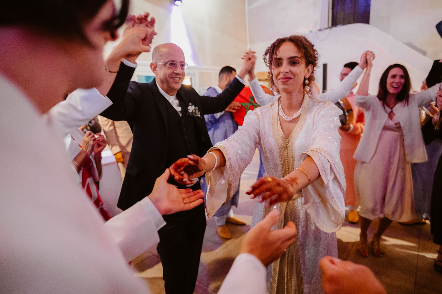 reportage photo lifestyle instants de vie cocktail mariage— Château de la Rairie à Pont Saint Martin