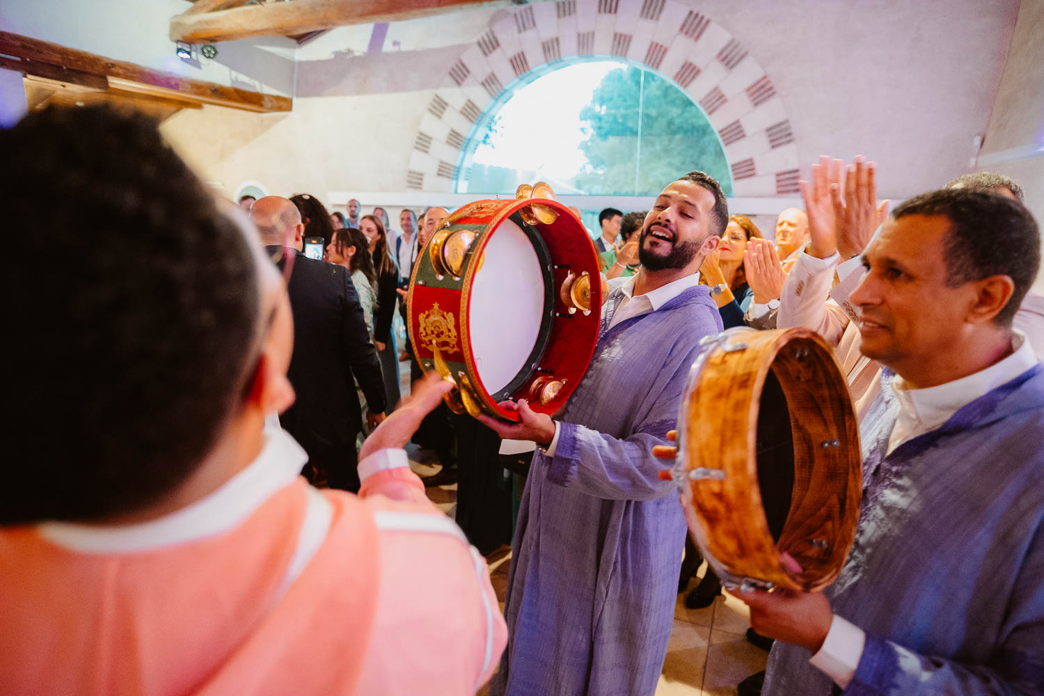 reportage photo lifestyle instants de vie cocktail mariage— Château de la Rairie à Pont Saint Martin